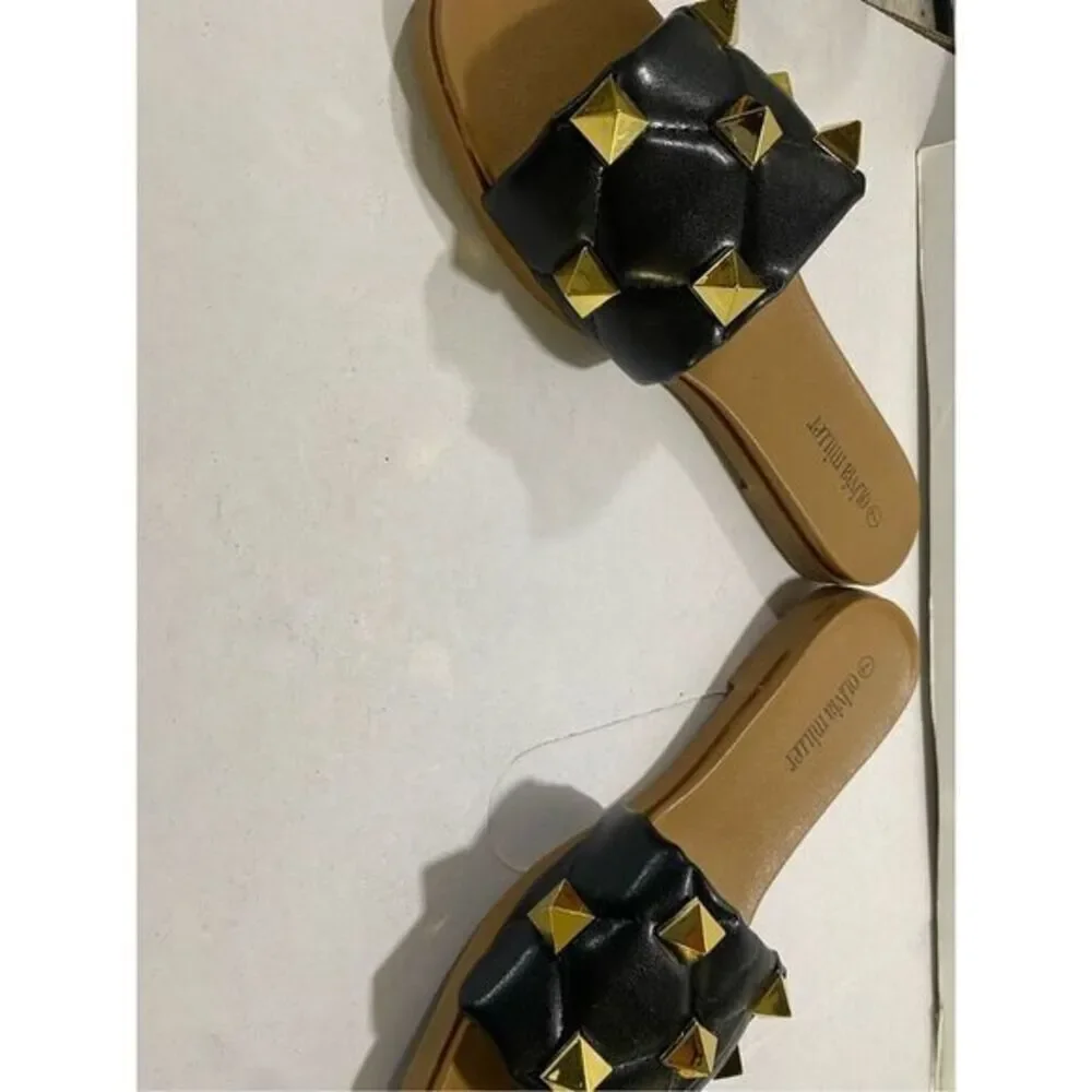 New Olivia Miller black and gold‎ Skylar slide size 7